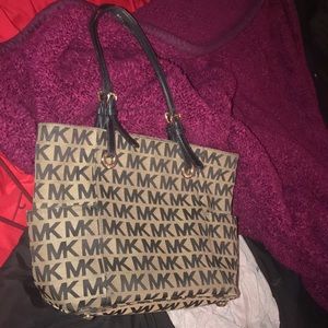Micheal Kors purse